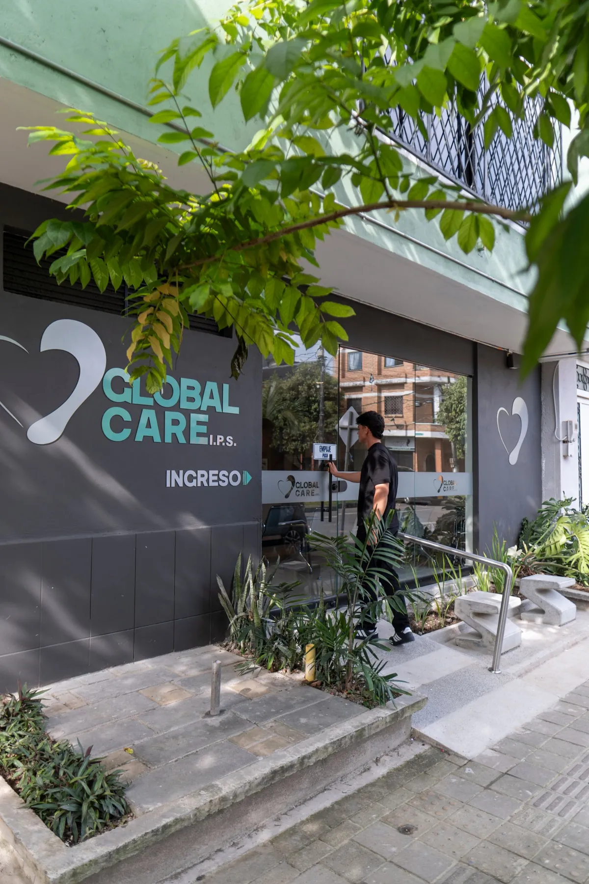 Facade of Global Care IPS, a project by architect Ana Avilés
